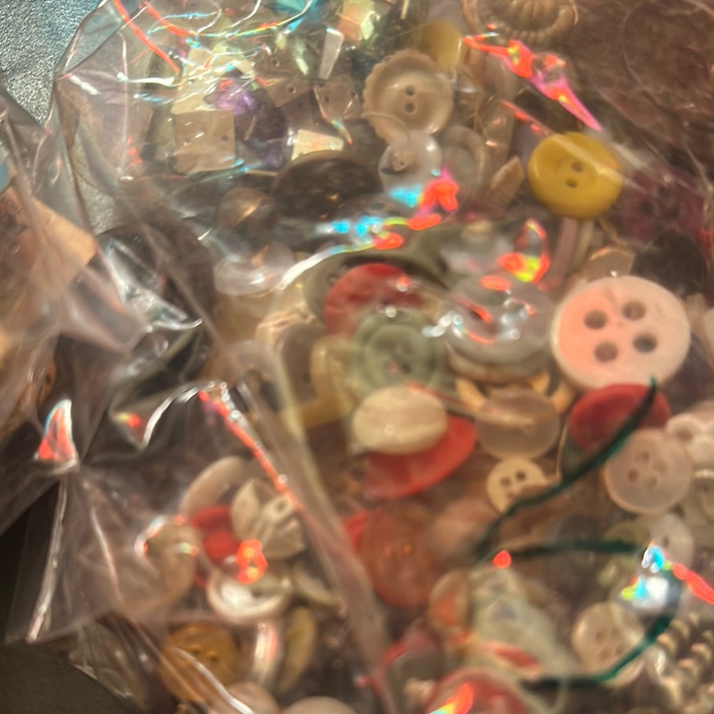 Assorted Vintage Buttons Collection(5) - Picture 3 of 4